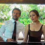 Irene Montalà Instagram – ¿Estáis viendo La Academia?
Aquí os dejo algunas curiosidades:
1. Una pareja muy maja. @mrdiegomartin 
2. Mi hijo precioso. @marcsolerrull 
3. El nuevo. @iam.vieira 
4. Super #fernandotrullols y super @aidadesarraga llevando la batuta 
5. En pleno meollo.
@primevideoes
@som3cat
@sptvintl
@brutalmediaprod