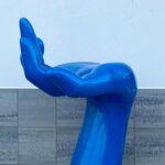 Irene Montalà Instagram – Aprendiendo quiromancia con una mano azul. Me dice que todo va a ir bien ❤️
Lugares favoritos @1971art_gallery_design
📸 @victoriano_photo