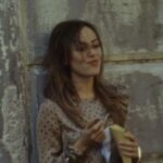 Irene Montalà Instagram – Mi abuela me decía que con una sonrisa sacabas lo mejor de las personas. Que la sonrisa ilumina cualquier mañana. Turisteando Roma. Gracias @chandalstore #super8film #roma #turista