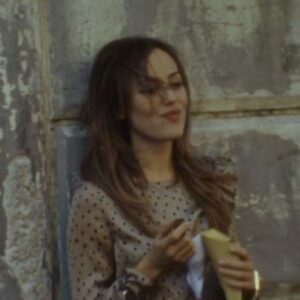 Irene Montalà Instagram - Mi abuela me decía que con una sonrisa sacabas lo mejor de las personas. Que la sonrisa ilumina cualquier mañana. Turisteando Roma. Gracias @chandalstore #super8film #roma #turista