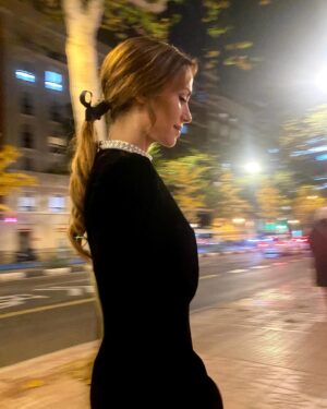 Irene Montalà Instagram - La semana pasada, en Madrid. Noche mágica de @guerlain x @begumkhan ✨
Make Up de @pedrocedeno1 para @guerlain 
Mono de @sandroparis 
💅🏻 de @prettify.es 
Joyas de @alhajacultstore