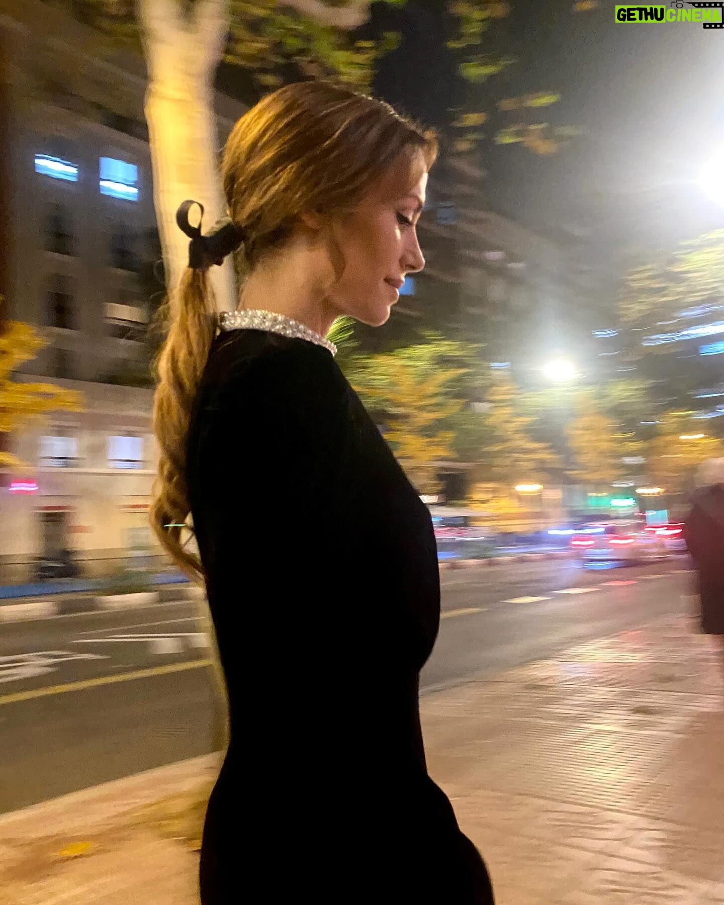 Irene Montalà - 7.4K Likes - La semana pasada, en Madrid. Noche mágica de @guerlain x @begumkhan ✨
Make Up de @pedrocedeno1 para @guerlain
Mono de @sandroparis
💅🏻 de @prettify.es
Joyas de @alhajacultstore