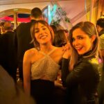 Irene Montalà Instagram - Todo tiene una historia alternativa… 1. En la fiesta de @vanityfairspain con la preciosa @natasanchezmol 2. Cuando llevas un vestido joya y el techo también lo es. 3. Joyas increíbles de @rabatjewellery 4. @vanityfairspain party. 5. Con @_theneondemon de @unomodels de regreso al hotel 6. y 7 buscando lugares donde descansar de los tacones. 8. Fiesta de pijama escuchando a Mina.