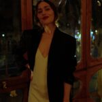 Irene Montalà Instagram - Ayer @etniabarcelona organizó un evento precioso en la Casa Batlló. Ver la tormenta a través de sus ventanales es algo que guardaré en mi ❤️ Gracias @aagullo , eres garantía de belleza. Y siempre feliz de verte @claradenadaltrias 😊 #casabatllóxetniabarcelona #etniabarcelonacommunity @etniabarcelona 📸 @martapalmer