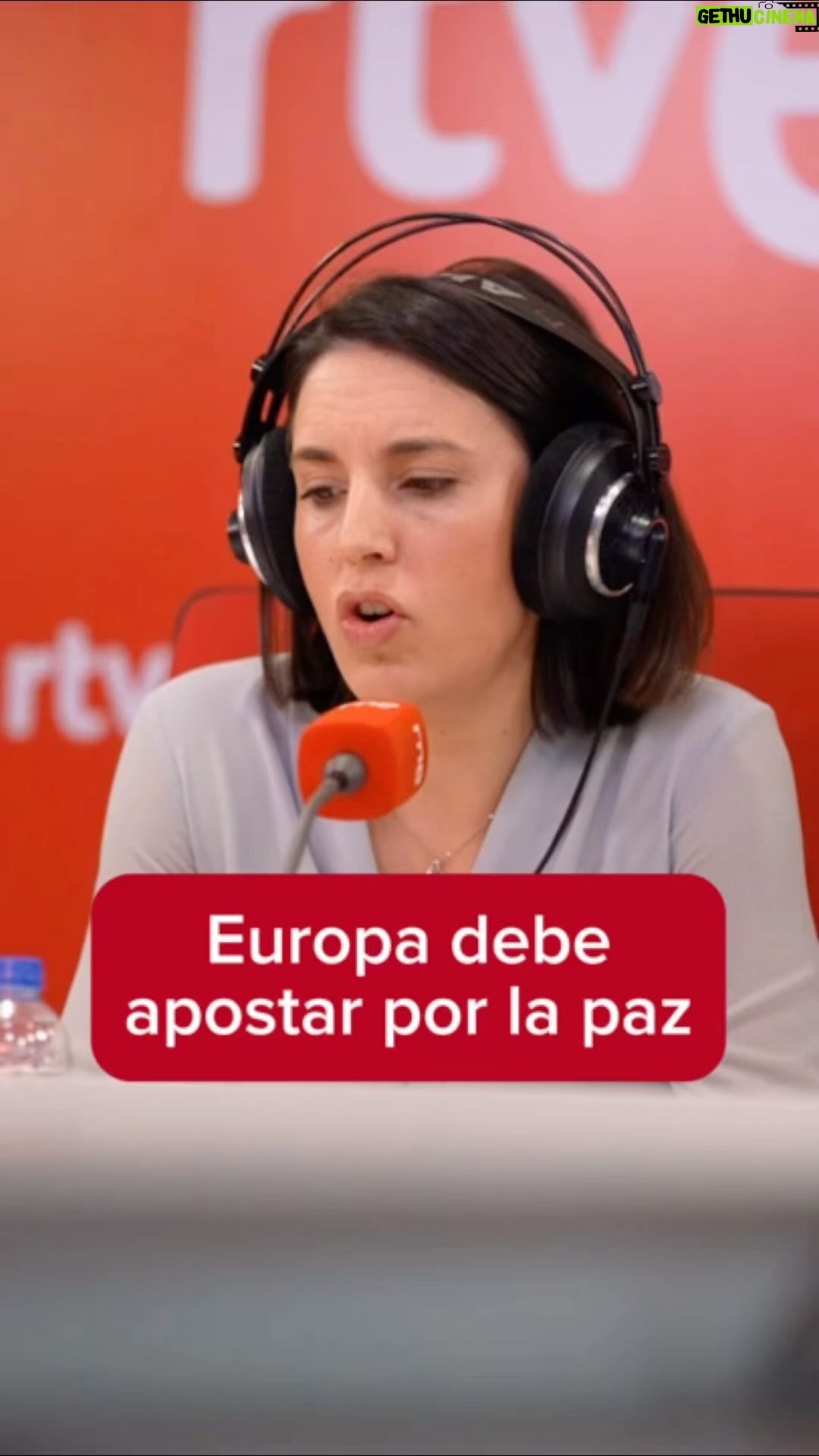 Irene Montero Instagram - La paz es la tarea política más importante. Solo en paz se pueden resolver los problemas económicos y sociales de la gente. Con la guerra vuelven los recortes y crecen las desigualdades y la emergencia climática