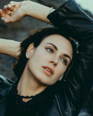 Irina Antonenko Instagram - Do you see the beauty around? 
Just stop for a minute and look around, wherever you are right now. 
Pay attention to the smallest things…
life is so beautiful, isn't it?
Complicated, but beautiful 🙏