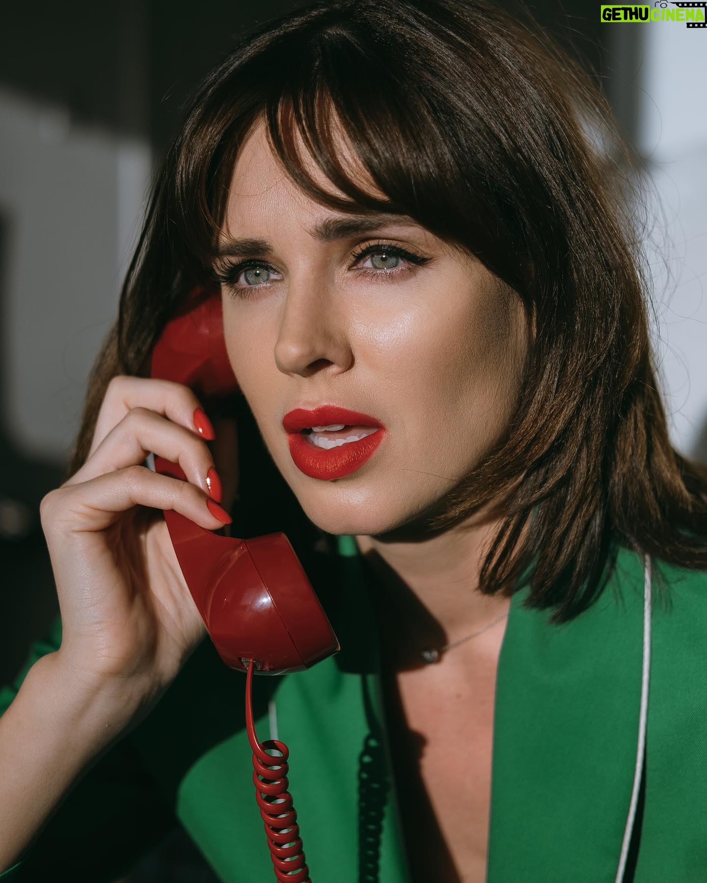Irina Antonenko Instagram - is it better to feel this or feel nothing at all? ☎️💔 with @irina8antonenko