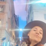 Irina Chesnokova Instagram - Чтобы я снимала рилсы, меня надо напоить шампэнским. Чтобы меня напоить шампэнским, надо купить мне дорогущие подкрадухи (тухли). Мяф.