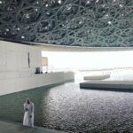 Irina Chesnokova Instagram - @louvreabudhabi отличный музей. Помимо того, что красивый, коллекция собрана очень даже достойная. Тут и Роден, и Шагал, и Пикассо, и Мондриан, и Кандинский, и Кацусика Хокусай. А сколько работ Моне! Как будто на распродаже по скидке взяли. В общем, обязательно сгоняйте посмотреть. Всего полтора часа от дубая по отличным дорогам с ограничением скорости 120-140. Если номера снимите, то минут за 10 можно доехать, наверное..))