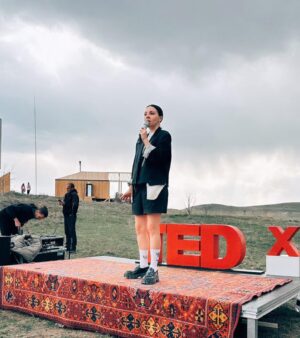 Irina Chesnokova Instagram - We did it! 
🖤❤️
btw best TEDx stage so far

@tedxverinantarainstwomen 
#tedx #tedtalks #tedxspeaker