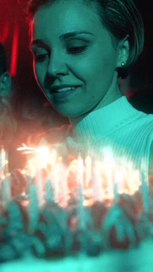 Irina Chesnokova Instagram - Два года назад отмечала свой др @irinushshshka 
Но мой подарок подъехал только сегодня😅 
Иринушка, хочу сказать огромное спасибо😍
За твою доброту, открытость, юмор, профессионализм.
С тобой этот мир стал намного интереснее и объемнее для меня. 
После встречи с тобой, на многие вещи смотрю через призму юмора. 
Так словно легче переживать самые сложные моменты☺️
Ты лучик света, лучик тепла☀️