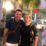 Irina Chesnokova Instagram - «Они встретились в 20-е годы, в одной из стран Ближнего Востока, гуляя и проводя время в уютной кофейне - на фоне катаклизмов, сотрясающих мир.» Лет сто назад эта фраза могла легко встретиться у какой-нибудь Агаты Кристи, и прочитав её, уместить в голове её раньше было практически невозможно. Но опля! - и here we are, и мы уже сами разгуливаем по южным пляжам и кафе походкой весёлых ослов; старые друзья, съехавшиеся теперь уже из разных точек планеты; под грохот неонового урбана, тщательно скрывающего звучание неудобных элементов вроде Армагеддона. Мы ржём над какой-то ерундой, я очень натужно улыбаюсь из-за песка в тапках) Чо там впереди? Вообще непонятно, да и некогда думать - кофе вон трендец какой дорогой. Ослики @irinushshshka @standupschoolbyigormeerson , люблю!!!😘😘😘Всё будет хорошо!