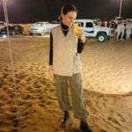 Irina Chesnokova Instagram - Как вычислить сумасшедших людей? Выкидываешь в маааленькай час сообщение, что сегодня ночью в пустыне будет видно метеоритный дождь. Все 10 машин, которые приедут - сумасшедшие.