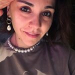 Irina Chesnokova Instagram - Стуууушайтеее!!! 1 го ноября был ровно год, как я приехала в эмираты! Собрала тут немножко важного из фотопленки) за этот год я: Фото 2: Научилась фоткаться в лифтах. Фото 3: привезла в Дубай кошку(это приключение на 9 часов и кучу нервов) Фото 4: привезла в Дубай маму (это приключение покруче, потому что мама привезла с собой самогон и сало 🥰) Фото 5: нашла тут искусство (это было для меня очень важно-ощущать, что тут есть глубина и творчество и это ценится) Фото 6-7: поняла, что дубай - он разный 🥰 и за это его можно любить. (В формате только лишь Феррари-Ламборджини, мы бы быстро рассталис.) __ учусь тут кайфовать. И быть капитаном. Во всем, где мне это нужно. Ну чет Прям оч люблю фоткаться в лифтах😇 Спасибо, Хабиби 🥰 #dubai #dubailife
