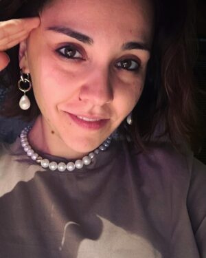 Irina Chesnokova Instagram - Стуууушайтеее!!!
1 го ноября был ровно год, как я приехала в эмираты! 
Собрала тут немножко важного из фотопленки) за этот год я:
Фото 2: Научилась фоткаться в лифтах. 
Фото 3: привезла в Дубай кошку(это приключение на 9 часов и кучу нервов)
Фото 4: привезла в Дубай маму (это приключение покруче, потому что мама привезла с собой самогон и сало 🥰)
Фото 5: нашла тут искусство (это было для меня очень важно-ощущать, что тут есть глубина и творчество и это ценится)
Фото 6-7: поняла, что дубай - он разный 🥰 и за это его можно любить. (В формате только лишь Феррари-Ламборджини, мы бы быстро рассталис.)
__
учусь тут кайфовать. 
И быть капитаном. Во всем, где мне это нужно.
Ну чет Прям оч люблю фоткаться в лифтах😇

Спасибо, Хабиби 🥰
#dubai #dubailife