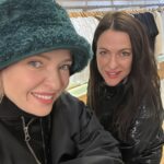 Irina Myagkova Instagram – Финальный день в Париже. В этот раз было необычно. Было много «первый раз в жизни», а именно:
– застала в Париже  10 и солнце и -4 снег
– потеряли мой багаж и я прожила 2 дня без багажа
– дала концерт в Париже
– сделала татуировку🩷
– снимали 3 дня кое-что😎
– порвалась красная нить, хотя желание не исполнилось🤷🏼‍♀️ может, на днях🙌🏼
– купила богатую сумку☺️
– слушала в такси русский шансон, и это не мой выбор, это таксист так захотел😂
Но, как и всегда очень много улыбалась. Мне тут очень хорошо.