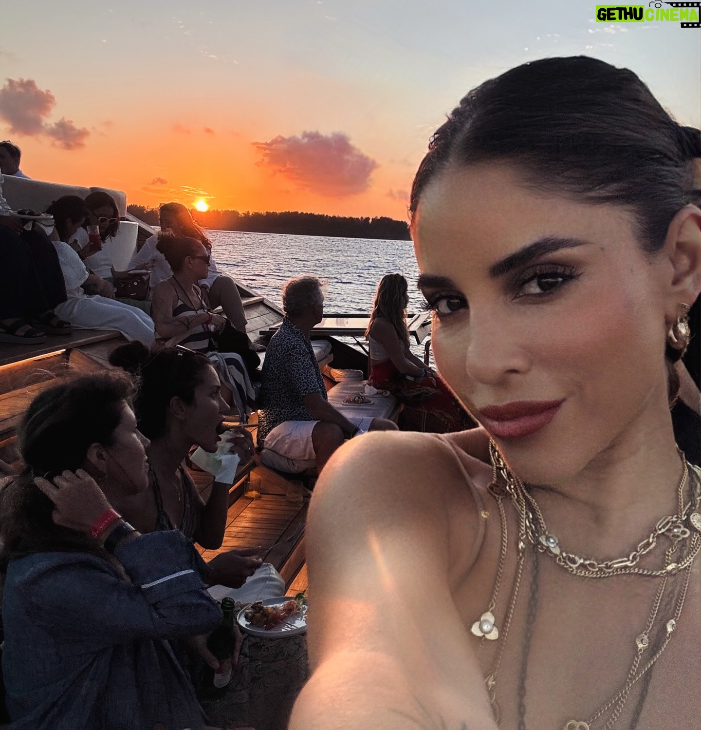 Irmak Ünal Instagram - So I had this friend who used to say “Why do you share your own photos with quotes you like…. İt doesn’t even make sense… “ well i think it does, as long as i express myself, which is a rare human behavior nowadays…. So there you go. I really love this one. With love , always 🤍 ✨✨✨✨✨✨“Hurt people hurt people. That’s how pain patterns gets passed on, generation after generation after generation. Break the chain today. Meet anger with sympathy, contempt with compassion, cruelty with kindness. Greet grimaces with smiles. Forgive and forget about finding fault. Love is the weapon of the future.” 😉