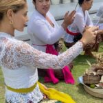 Irmak Ünal Instagram - Another amazing experience… 🧿✨✨✨ Melaspas ; Bali’s House Blessing Ceremony. #baliindonesia #balitradition #melaspas #blessings #gratitude #spaceclearing #balilife