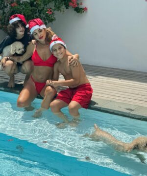 Irmak Ünal Instagram - Just love…from my little fam to yours… 🧿 and gratitude for another day on my beautiful island. #grateful #thankful #irmakkaylaandvadi #merrychristmas #withlove