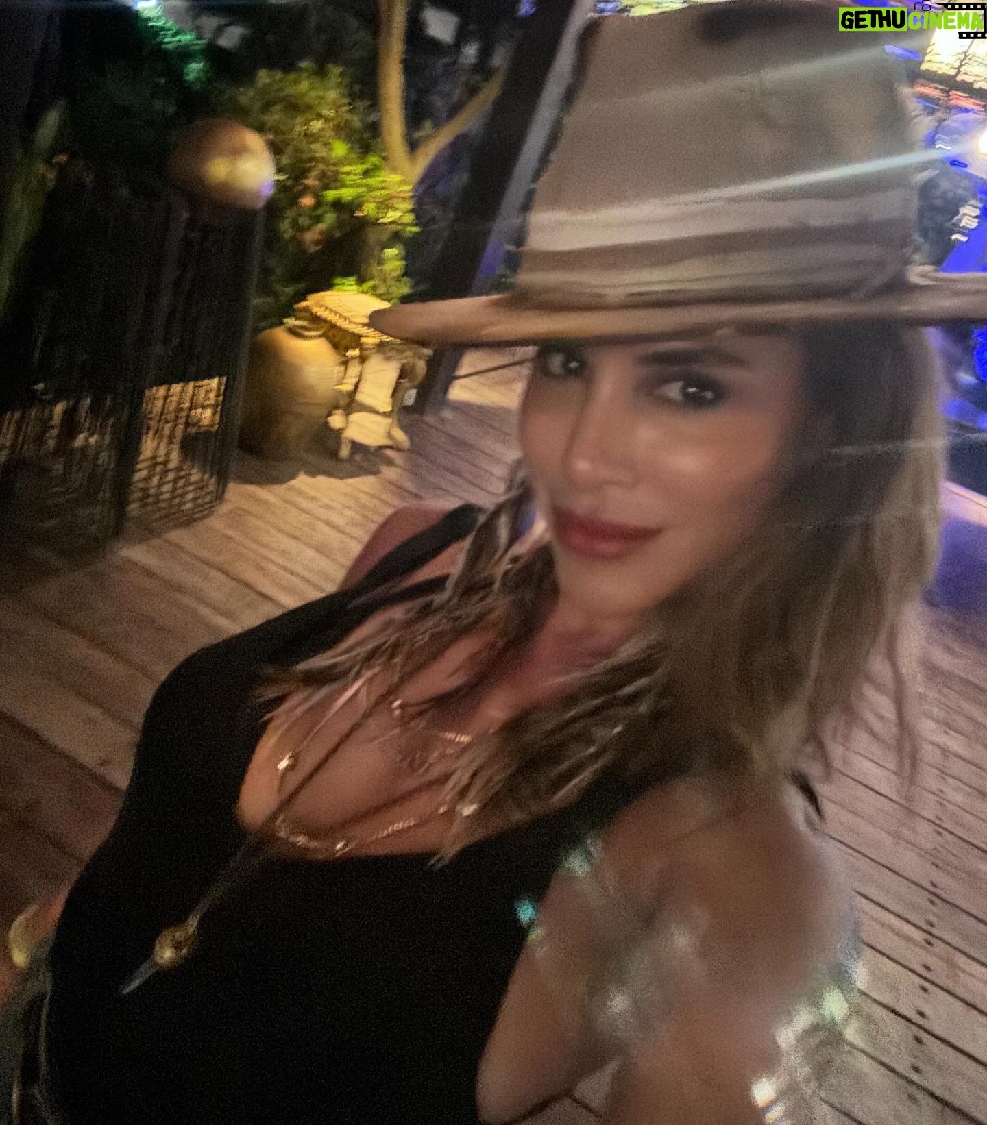 Irmak Ünal Instagram - Don’t hold back. Weird it out. Be the glitch. 😉 #iammyownexperimentiammyownworkofart #grateful #betheglitch