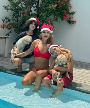 Irmak Ünal Instagram - Just love…from my little fam to yours… 🧿 and gratitude for another day on my beautiful island. #grateful #thankful #irmakkaylaandvadi #merrychristmas #withlove