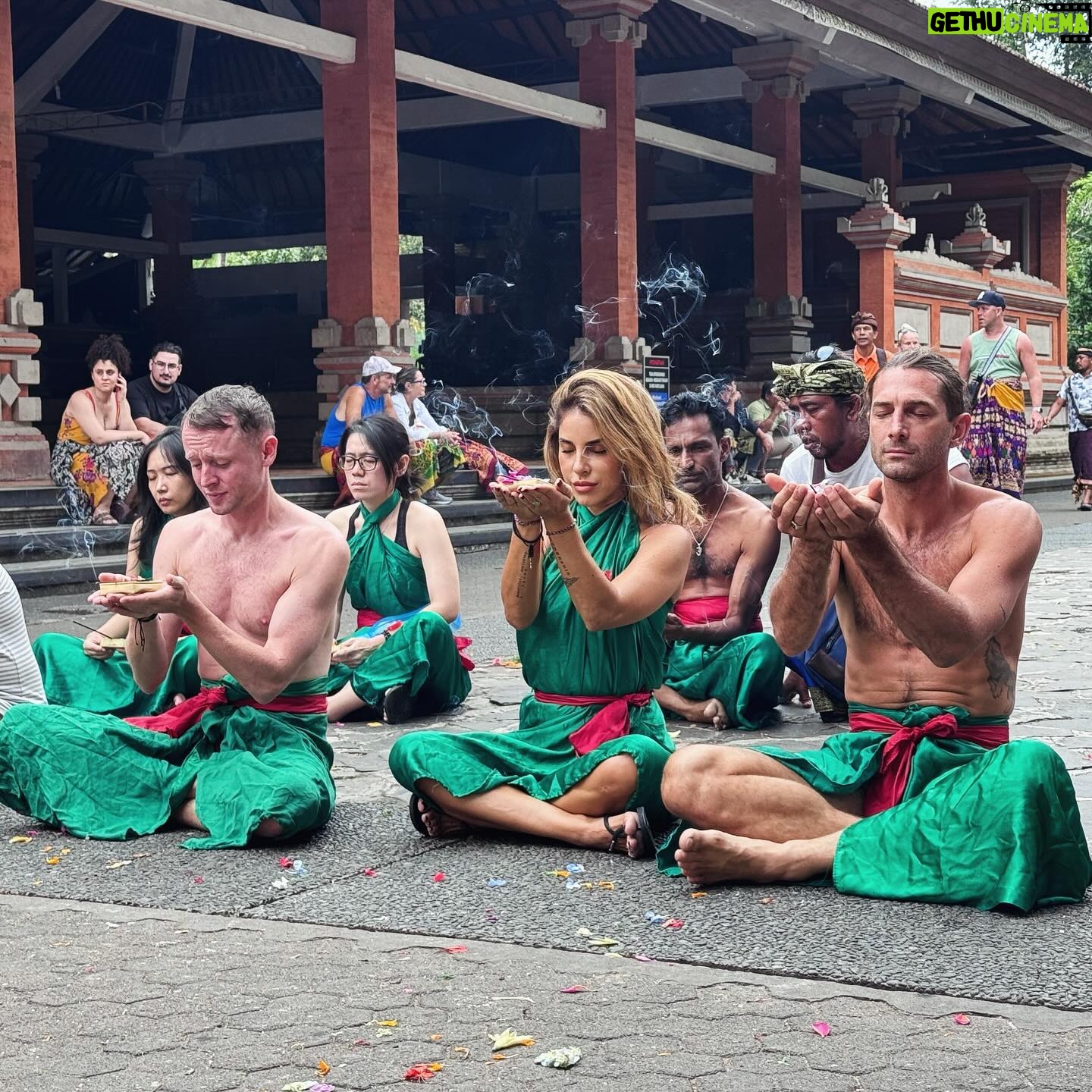 Irmak Ünal Instagram - We have the best of both worlds and we are aware. To this beautiful, amazing and miraculous island that we call Home… thank you. #grateful #blissed #thankful #purification #tirtaempul @tirtaempultemple