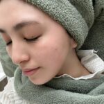 Iroha Yanagi Instagram – ＼ 人生初ハーブピーリングレポ ✐☡／
⁡
⁡
@athena_beautysalon 
で4月頭で施術してもらった
@christinajapan 
漢方ハーブピーリング🌿
⁡
かなり痛い⚡︎ 
あの痛さは拷問だ！
て、ピーリング経験者たちのいろんな意見を
聞いてただけに、、
それなりの覚悟でのぞんだピーリングでしたが
初めてだったし優しく施術して下さったのもあり、
それほど痛くなくびっくり🫢
微粒子だから導入中の痛みや不快感がないという✔︎
⁡
なんならハーブが肌に浸透していってる
感じが逆に気持ちかったかな😳
施術後すぐは肌に触れるとチクッっとする感じ。
⁡
肌にどんどんハリが出て
剥離も鼻付近にほんの少しだけ
皮が剥けたかなぁ〜という感じでした。
施術前よりハリ感がパワーアップで終了⤻
内側から透明感が出てほんとやってよかった‼︎
お化粧ノリも全然ちがうんよ。
スワイプしてみてもらったらわかると思う。うん。
⁡
水分量も増えるから
乾燥肌さんおすすめしたい！
この時期花粉とか黄砂とか肌トラブルすごいし
niceタイミングでした ✔︎
 
スケジュール次第で5月どこかで2回目を
受けにいきたいと検討中♡
⁡
⁡
⁡
⁡
⁡