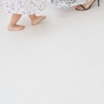 Iroha Yanagi Instagram - ・ 先日やむを得ず娘も連れて OverEの撮影にいくことに˖* ⋈ あたたかいスタッフの皆さんの おかげあって👧🏻もお利口に 楽しそうに過ごしてた🫶🏻 私が撮影中は見に行けないから スマホで動画見せてくれていたり 水分補給やオムツ替えまで🥹 とっても助かりました！ でもやっぱりママが見えなくなると 最後の方不安で泣いてしまった！ そのときの写真です〜 カメラマンさんが2shotを記念に 撮って下さいました📷 ⸜ ♥ ⸝ さっきまで泣いてたテンションじゃない みたいにカメラのまえで大はしゃぎ。 なーんだ映りたかったのか🤣♥️ OverEの撮影ママ大好きだから きっとねいろも感じとって撮影に 参加したかったんだろうなーって しかもたまたま二人のコーデが すこしリンクしてる奇跡のshot👏🏼 フレアスリーブトップス着用 させてもらったけど 実際に見てもすごく綺麗な 落ち着いたトーンのブルーで 白との相性も抜群でした🤍 お袖のふんわり感も絶妙♪ 初めてふたりで撮影してもらって 娘のポテンシャルに驚かされた日でした😳 ちょうど2歳目前に撮ってもらえて 記念になってよかったねꕤ*｡ﾟ スタッフの皆様ありがとうございました🙇🏻‍♀️