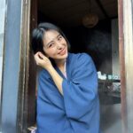 Iroha Yanagi Instagram - 本日33歳になりましたー❤︎ たくさんのお祝い✉︎やDMありがとうございます👏🏼 結婚記念日&誕生日は私のだいすきな温泉♨︎へ 計画してくれる👨🏻に感謝だ。 いつもありがとう！ 窓から見える紅葉🍁に癒されつつ、 足湯ができるモダンなお部屋で まったり過ごす時間がしあわせすぎて泣 👧🏻の足湯姿がもう、尊い。。 とってもリラックスできました🫶🏻 さ、切り替えて 年末やることタスク☑︎ひとつずつ埋めていかなくては。、