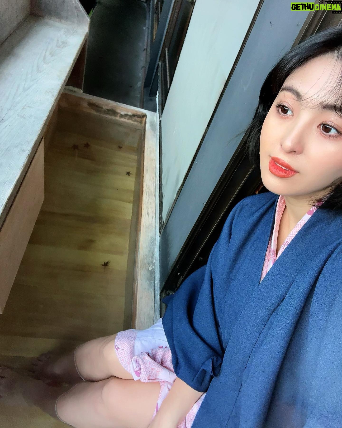 Iroha Yanagi - 1.5K Likes - 本日33歳になりましたー❤︎
たくさんのお祝い✉︎やDMありがとうございます👏🏼
結婚記念日&誕生日は私のだいすきな温泉♨︎へ
計画してくれる👨🏻に感謝だ。
いつもありがとう!
窓から見える紅葉🍁に癒されつつ、
足湯ができるモダンなお部屋で
まったり過ごす時間がしあわせすぎて泣
👧🏻の足湯姿がもう、尊い。。
とってもリラックスできました🫶🏻
さ、切り替えて
年末やることタスク☑︎ひとつずつ埋めていかなくては。、