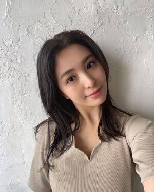 Iroha Yanagi Instagram - ＿＿＿￣￣￣＿＿＿

𝘰𝘶𝘵𝘧𝘪𝘵 𝘰𝘧 𝘵𝘩𝘦 𝘥𝘢𝘺.👜

#shooting 
#outfit