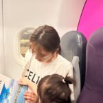 Iroha Yanagi Instagram – ＿＿＿＿＿＿＿＿
＿＿＿＿＿＿＿＿＿

娘と夫と初海外旅行に台湾へ
行ってきた様子をVLOGちっくにまとめてみたよ🇹🇼 

5年ぶりの海外旅行だし、
子連れ旅初だしドキドキだったけど
本当AirをPeachにしてよかった💭♡
羽田空港から約3時間半で台北空港に到着だし
まだ小さい子を連れていくにはベスト👏🏼

夏旅ガイドのコンテンツが公開中で
旅行初心者の方でもわかりやすくてとってもおすすめ🛩✨

台湾行ったことなかったけど
台湾料理好きな私にとって
最高でした〜♥️🥟←気持ちは小籠包

ホテルもすごく綺麗でアクセスもしやすかった！
何よりタクシー安すぎ🚕🫢
絶対外せなかった十分・九份へは
かなり距離あるのに5千円程で行けちゃうし
うちの👧🏻は電車長く乗れないけど
車は寝てくれるからすごく助かった笑

十分と九份間は相乗りタクシーもおすすめ☺️💕

ジブリの中で一番好きな
千と千尋の神隠しに出てきそうな世界で
終始惚れ惚れしてた🤤🏮

リールだと途中までしか載せれなかったから
続きは別リールに載せまーす🙋🏻‍♀️

#fly_peach #peachaviation #peach #夏旅 #pr 
#子連れ旅行 #子連れ初海外 #初海外 #家族旅行 
#台湾旅行 #台湾観光 #台湾グルメ #十分老街 #九份 
#九份老街 #ランタン #千と千尋の神隠し #千と千尋の神隠しの舞台 #エモい #映えスポット #台北101 #1歳9ヶ月  #女の子ママ 
#親子旅 #旅行好きな人と繋がりたい