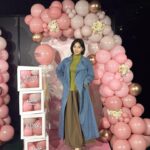 Iroha Yanagi Instagram - ・ 関西コレクション2024🤍 S/Sで皆んな春仕様になってた🌸 CASUALをテーマに 全身SHEINコーデで遊びにきたよ👖❤︎ この時期にぴったりのデニムのロングジャケットに ステージ上でも着用されてたストライプの タートルネックセーターにフレアスカート🙌🏻 グリーンと縞模様をポイントに 春のカジュアルコーディネート組んでみました😌✨ ピアスもフラットシューズもSHEINさんのものだよ♪ どのアイテムも着回しできそうで お手頃なのに生地もしっかりしてて着心地good🙆🏻‍♀️🤍 FRIFUL ウェストベルト付きロングデニムジャケット 商品ID：26676236 FRIFULタートルネックストライプセーター 商品ID：26001397 フレアスカート 商品ID：24438036 フラットシューズ(アーミーグリーン) 商品ID：25406624 DAZYボールデコレーションスタッドピアス 商品ID：15118783 縞模様プリント大容量エコバッグ 商品ID：11013401 私専用のクーポンコードが発行されました🎫 クーポンコード：KC24iroha https://m.shein.com/jp/campaigns/kansai24ss #SHEIN関コレ24SS #SHEIN関コレ #24SSwithSHEIN #SHEINjapan #SHEINコーデ #関西コレクション #SHEINSTYLEKEYWORDS