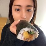 Iroha Yanagi Instagram - 我が家の節分👹 大人用と子ども用の ˏˋ 恵方巻き 𓂑 𓌈 ‎ ˎˊ˗ うん。恵方巻きというか キンパですねぇ〜 南南東向いて黙って食べようと したら変なオッサンが 踊ってましたわ𓀤ꉂꉂ 豆まきは…来年からで𐤔 ※娘よ。ハロウィンの使い回し ツノすんません😈笑 なのでせめて虎柄使用にしたで。 こういう時スリコの節分ベビー服ほしいと思った。 #節分 #節分ベビー #恵方巻き #恵方巻き作り #韓国料理 #キンパ #1歳5ヶ月 #1歳5ヶ月ごはん #女の子ママ #令和3年ベビー #なんちゃって鬼