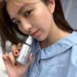 Iroha Yanagi Instagram – ＿＿＿＿＿＿＿＿＿＿＿＿

持ち運びできるサイズ感で
6月は遠征続きだから活躍しそう！！✈︎
しっかり保湿力あって秒で
もっちり肌になれるから
撮影後のメイクオフした後とか
目の下の乾燥すんごい時に
とっても助かってるレチノールリペアセラム。
バズりすぎて4月に完売してた😱笑

@skinnlab_japan 
BARRIERDERM LINE 
-バリアダームライン-

バリア機能強化ケア×保湿の両方を叶えて
花粉とか外的ストレス対策にもなるから
まさにあたしの悩みをぜんぶ聞いてくれた
シリーズって感じ。笑

毎日使いすぎてもう無くなりそう、、🤣
中ないからお守りクリーム映えないw

乾燥&トラブル肌で悩んでる人は
体験してみてほしい😶‍🌫️🫧

6月1日(木)～6月12日(月)まで
Qoo10のメガ割でお得期間だから
そのタイミングがおめ🫶🏻
　
＿＿＿＿＿＿＿＿＿＿＿＿

#スキンアンドラブ #skinnlab #qoo10 #qoo10メガ割り #メガ割 #韓国スキンケア #韓国コスメ #レチノール #バクチオール #アイセラム #アイケア #美容液 #保湿クリーム #お守りクリーム #保湿 #保湿ケア #スキンケアマニア #スキンケア