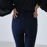 Iroha Yanagi Instagram - ・ いつもモデルを担当させてもらってる OverEからついにデニムが、、！👖 ストレッチスキニーデニム🤍 蓄熱で動きやすいから だんだん肌寒くなってくる季節 に超おすすめだった！ 個人的にDisney seaとか に履きたいっ！て思った🏰 ピンポイントすぎ？　 服何とでも合わせやすいカラー なのもいいよね。 撮影では黒のトップスと 合わせたけど白シャツとかに 合わせてもきれいに着れそう✨ #overe #ストレッチスキニーデニム #デニムコーデ #大人カジュアル #大人デニムコーデ #30代ファッション　#ママコーデ #動きやすい