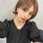 Iroha Yanagi Instagram - 🍊🍊🍊 出産前のイメチェン𓈒𓂂𓏸⸝⸝ カラーをここまで明るくしたの 久しぶりだな〜 表情明るくなったような気がする💛 長さもまた短くしてもらって 髪質改善トリートメントも🚿🫧 @jinstaglam ありがとうございます✂︎✨