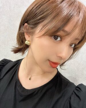 Iroha Yanagi Instagram - 🍊🍊🍊

出産前のイメチェン𓈒𓂂𓏸⸝⸝
カラーをここまで明るくしたの
久しぶりだな〜
表情明るくなったような気がする💛
長さもまた短くしてもらって
髪質改善トリートメントも🚿🫧

@jinstaglam 
ありがとうございます✂︎✨