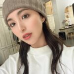Iroha Yanagi Instagram - ・ ❄︎ ◌𓈒𓏸⛄️ 秋も通り越して いち早く冬先取りした日。 @cashmere.organic ニット帽の撮影🧣 カシミヤの手触りにほっこり🐏 𓈒𓏸 3つ違うデザイン被ってみた♪ 素材が上質なのはもちろんいいし、 大人なカラバリが嬉しい。 前髪なし、シースルーにしたり メイクもリップの色味チェンジ するだけで全然見え方が違って良い◎ @ban1331 💄thank u. #gobi #cashmere #ニット帽 #ニット帽コーデ #ニット帽女子 #カシミヤ #ストール #マフラー #撮影 #冬コーデ #あったかグッズ