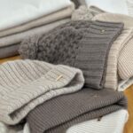 Iroha Yanagi Instagram - ・ ❄︎ ◌𓈒𓏸⛄️ 秋も通り越して いち早く冬先取りした日。 @cashmere.organic ニット帽の撮影🧣 カシミヤの手触りにほっこり🐏 𓈒𓏸 3つ違うデザイン被ってみた♪ 素材が上質なのはもちろんいいし、 大人なカラバリが嬉しい。 前髪なし、シースルーにしたり メイクもリップの色味チェンジ するだけで全然見え方が違って良い◎ @ban1331 💄thank u. #gobi #cashmere #ニット帽 #ニット帽コーデ #ニット帽女子 #カシミヤ #ストール #マフラー #撮影 #冬コーデ #あったかグッズ