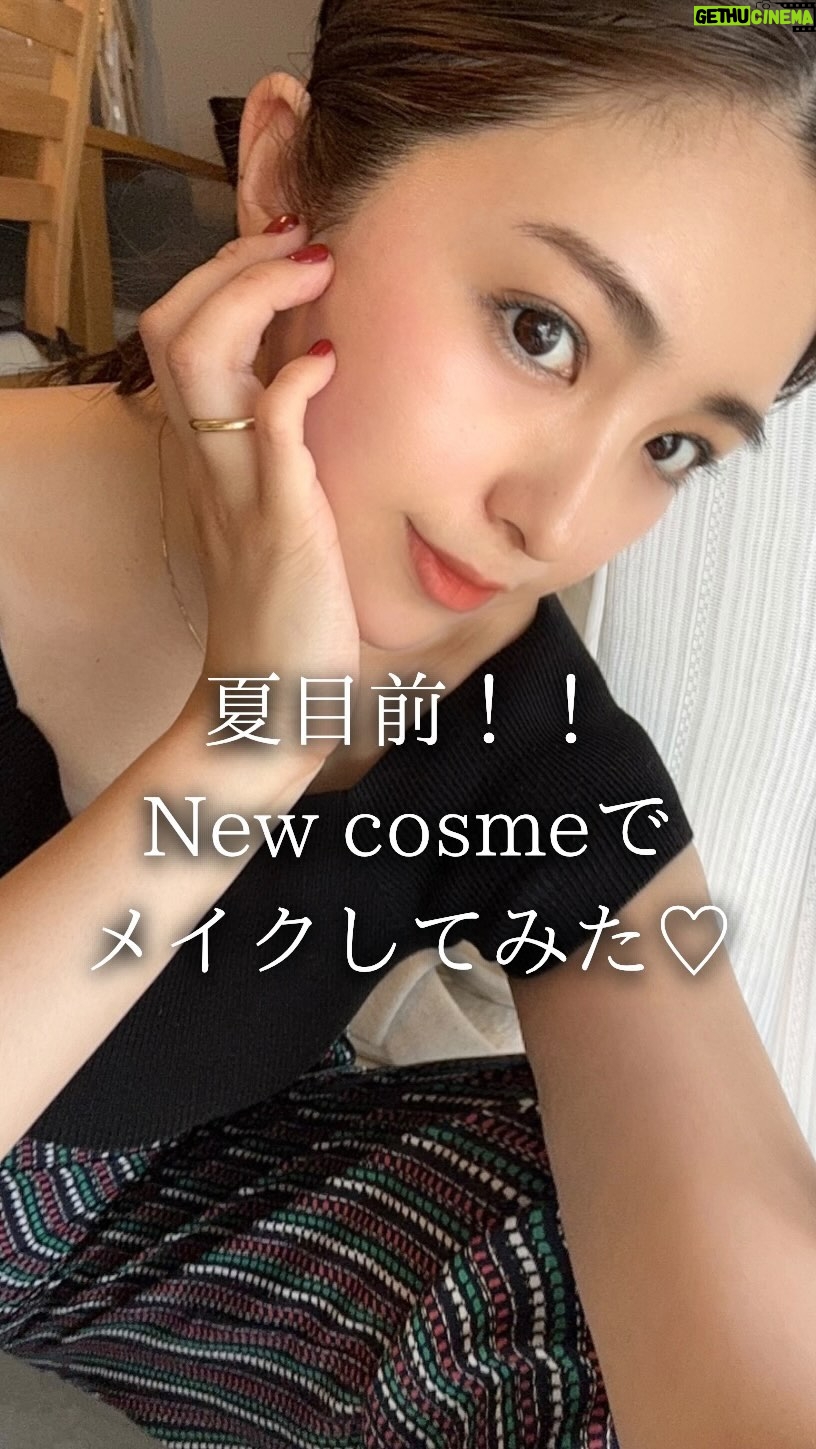 Iroha Yanagi Instagram - ・ New cosme💄 最近使ってる推し達をつかって 使用してスキンケア🔜メイクまでの 一貫を公開🤍ˎˊ˗ OPERAの新商品、 ブルー系のアイマスカラとカラーライナーで 大人に夏メイクやってみた🌻 暑い日が増えて夏っぽメイクを したくなる今日この頃。 汗かく時期のメイクは あまり重ねすぎたくないから スチーマーやスキンケアで 内側からトーンアップして、 デイクリームでUVケア 化粧下地 のみで素肌に近い状態に メイクしてます🫶🏻 あえて、アイシャドウやチークもなし。 カラーメイクするときは 目元のみ強調して、リップも 血色感ある色味のものをchoice✔︎ 他にも色違いであるから また近々メイクした写真を公開するね🙌🏻 #コスメ #コスメレポ #コスメ紹介 #コスメマニア #コスメ好きさんと繋がりたい #スキンケア #スキンケアマニア #スキンケア用品 #スキンケア紹介 #韓国コスメ #コスメレビュー #イエベ秋 #イエベ秋メイク #夏メイク #カラーマスカラ #カラーライナー #salonia #opera #femmue #lagom #covermark #kete #リップモンスター
