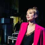 Iryna Soponaru Instagram - Такі протилежні відчуття. Задоволення від процесу роботи і сум від новин…. Mood swings протягом вихідних Mood swings протягом двох років Іноді здається наче живу в паралельній реальності 💔💔💔 А тим часом наступила весна🌷🌞 Обіймаю вас, мої любі фолловерс, і бажаю теплого настрою🫂 Чи є у вас якісь ритуали та заняття, які ви робите навесні? Щось що заряджає та дарує віру в краще? Photo by @marta_adamchuk Make by @dashawonder_ Hair @lena.kliuchnyk