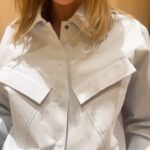 Iryna Soponaru Instagram – Гуляла по ЦУМ. Зараз шоппінг для мене це більше екскурсія) Просто ходжу, роздивляюсь і …..все)
Дуже сподобалася нова колекція українського бренду @kris_maran 
З брендом я вже знайома, і дуже він мені полюбився🩷
Сподіваюсь і вам полюбиться @kris_maran