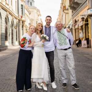 Iryna Soponaru Instagram - Приймаємо вітання💕 @rbainham

📸 @lana_croft__ 😍