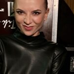 Iryna Soponaru Instagram - МОЯ НОВА УЛЮБЛЕНА СПРАВА….. … відкривати для себе українські бренди ♥️ Я не втомлююсь повторювати, що українці найкращі і закликаю підтримувати українське🇺🇦 Мій новий лук від @laspilla_ua це любов з першого погляду 🧡 Виконано бездоганно і я почувалася в ньому, як королева 👑 Побачити і зацінити мій образ, ви зможете в ефірі Ліги Сміху, або на @laspilla_ua І памʼятайте, наш стан - це наша відповідальність, тому в цей непростий час, важливо тішити себе та підтримувати 🇺🇦