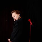 Iryna Soponaru Instagram - У якості жюрі в Лізі Сміху я… …намагалась бути такою, яку сама хотіла мати, в якості учасниці. Я знаю наскільки важко бути по той бік і як складно виступати, якщо відчуваєш якусь холодну реакцію. Всі тексти, жарти будуються не легко. Тому навіть коли я бачила, що виступ не сильно зайшов, я намагалася знайти слова, що підтримають команду та налаштують на необхідний лад. Отакі справи, а чи вдалося мені бути такою, йду читати від вас у коментарях😊 Photo by @dimik.sheremet