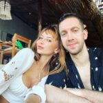Iryna Soponaru Instagram – Наскільки нам складно через різницю менталітетів👇

Навіть друзі іноді запитують мене чи були в нас якісь складнощі саме через це. Якщо чесно, то від самого початку я не відчувала жодної різниці. Можливо просто пощастило… Ріс поєднує в собі найкращі якості❤️

А чи є серед моїх улюблених фоловерів інтернаціональні пари?✨