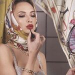 Iryna Soponaru Instagram - Обожнюю українські бренди! Дуже тішусь з того, які талановиті у нас люди😍 Тому коли познайомилася з @makova.official , то із задоволенням прийняла участь у новій зйомці бренду. Хустинки вогонь, прикраси любоу! А іронічний концепт проєкту мене просто підкорив♥️ Дякую за можливість долучитися🙏🏻 Дякую талановитим @makova.official @fashionpost.online @agapovandarno І дякую кращим @dika_anka @vlada_margitich @martarodyk