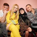 Iryna Soponaru Instagram – То був кльовий черговий тур містами України! 
Вдячний, щирий глядач, котрий з початком війни, подвійно цінує все українське, аплодував і запрошував неодмінно приїздити ще… 
Да, звісно, десь розумію, шо зара мистецтво і певна форма трансляції того всього не на часі… 
Трясця його, у важкі часи доводиться жити українцям… 
Але завше знаходиться одне «але»!
Тут це «але», полягло у кількості глядацьких подяк і тих надщирющих очей, шо, як правило, забігають до нас у гримерки і уклінно дякують за приїзд, за показ… 
Народжується унікальний обмін енергією…
Бува, за нестачею, то порівнюють з повітрям, бо деінде – рідко хто приїздить… : найбільш ціную діапазон антрепризи, за те що можна привезти людям виставу до їх дому!

Після кількох вистав, бачу, шо «Наші Кайдаші»- від двох прекрасних Олійників, виявилась, потрібною пігулкою для українців. І піздарики, як то приємно! 
Оскільки доля випала мені відчути більше фракцій та фібрів цього маріалу, ніж я гадав, скажу наступне : Нечуй-Левицький, у свій час, зробив «страшне»,- створив телепортальний матеріал, де кожен українець може підійти до паркану і побачити себе, певні підкреслення родинних взаємин, вайб і  пережитковий звʼязок з селом чи смт… а головне – з посмішкою та мокрими очима відчути те все одночасно.

Ми вдруге з Жекою збираємо дуже кайфовий та багатогранний каст акторів. 
Кажу без перебільшень. Кльові люди. Безмірно талановиті. Ще і, як виявилось, чітко відкалібрувались на свої ролі у «Наших Кайдашах». 
Знаєте, той випадок, коли жанрова «збірна-солянка» за короткий проміжок часу стає, напрочуд, гармонійним колективом! 

Тож, підсумовуючи, запрошую вас на наші вистави! Ми будемо раді вам трохи підняти настрій та обійнятися після дійства!
І ще, пам’ятайте, відвідавши наших «Кайдашів», ви робите безпосередній донат, бо я з @actoroleiinyk частину заробленого постійно спрямовую на поміч хлопцям! 
Обіймаю!