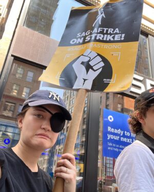 Isa Briones Instagram - I think it goes “live long and PAY YOUR WRITERS AND ACTORS”…. right?

love picketing with my space friends🩵
(yes I have an eye thing but i’m okay and rocking the pirate look imho)
#sagaftrastrike #unionstrong